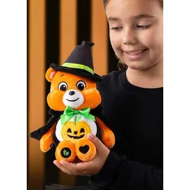 Basic Fun Care Bears Halloween 22 cm Plüsch – Trick-or-Sweet Bear, Weiches Kuscheltier mit Kürbishut – Umhang, Geschenk für Kinder ab 4, Samml...