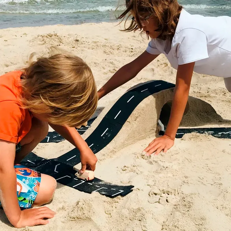 Spielstraßenbausatz 26 Teile, 6 m Strecke, Schwarz/Weiß, Silikon - ToddleRoad Metropolis - Flexibel, spülmaschinenfest, beidseitig bedruckt