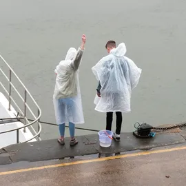 Relaxdays Regenponcho 20er Set, Einmal Regencape mit Kapuze, Erwachsene, Notfallponcho Damen, Herren, transparent