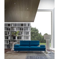 Calia Italia 3-Sitzer »Toby Wing, Designsofa, hochwertige Verarbeitungsdetails, bequem«, inkl. Sitztiefenverstellung und Armteilfunktion, Füße in Schwarz matt, blau