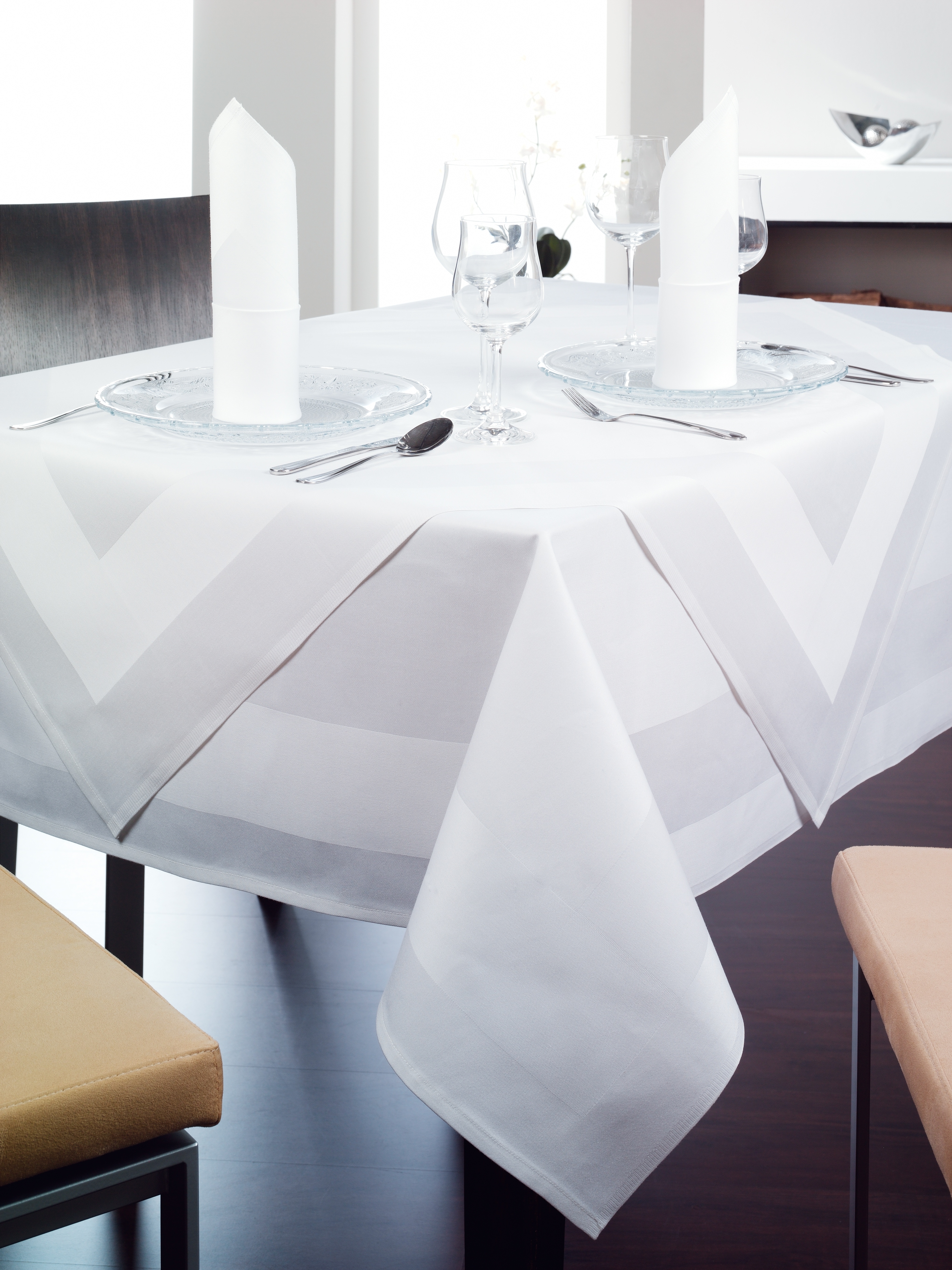 GastroHero Gastro Linge de table Madeira rond, 100 % coton, sans bordure satinée, 225 cm | Mindestbestellmenge 2 Stück