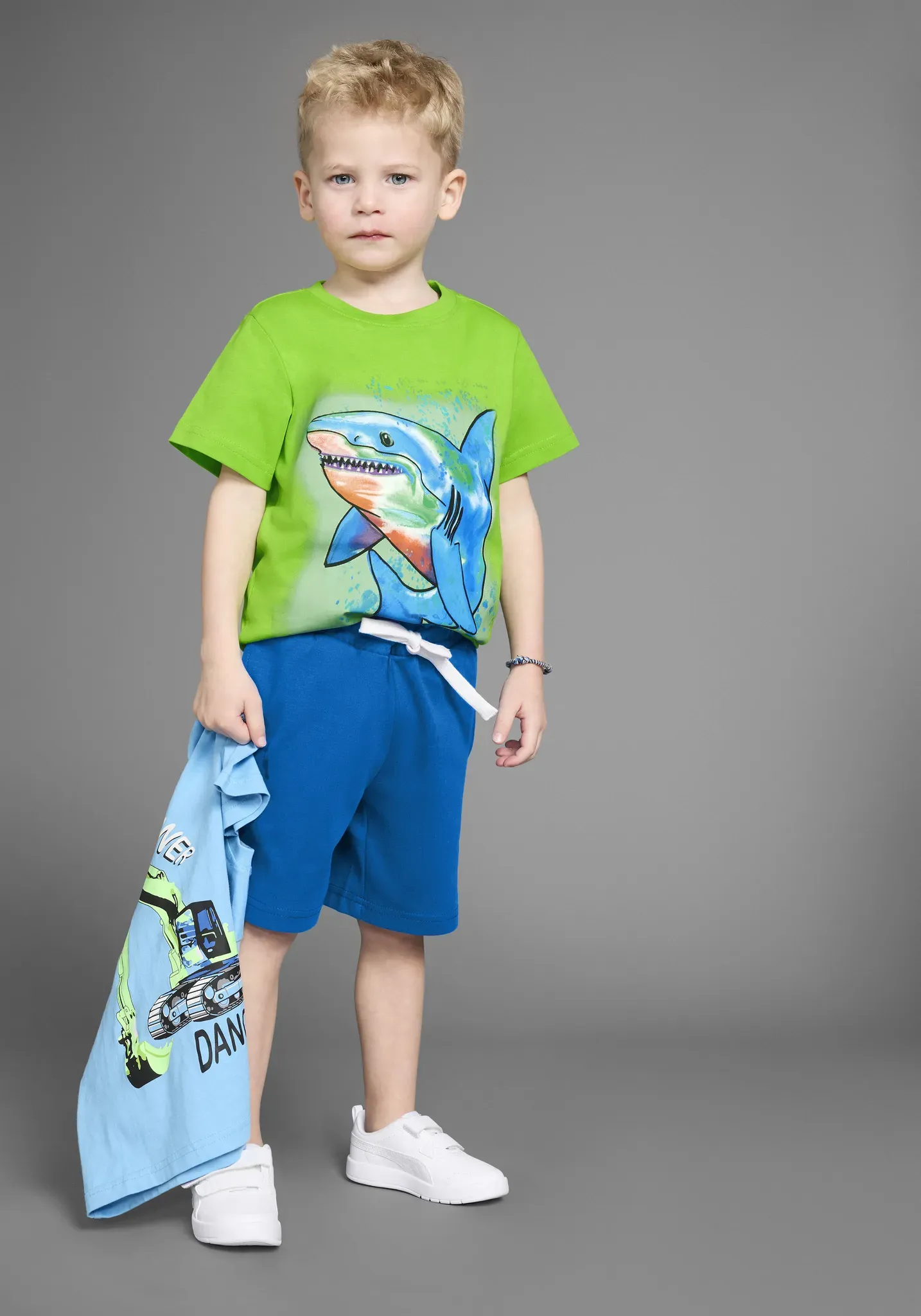 T-Shirt & Sweatbermudas KIDSWORLD, Jungen, Gr. 140/146, grün (grün, blau), Single Jersey, Obermaterial: 100% Baumwolle. Obermaterial Hose: 100% Baumwolle, bedruckt, KOB Set-Artikel, T-Shirt und Hose im Set