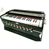 Indisches Maharaja Harmonium Nr. 5200n - 9 Stopp - Sangeeta - 31⁄2 Oktave - mit Koppler, Lieferung mit Buch und Tasche, gestimmt auf A440, Mahagoni-Farbe