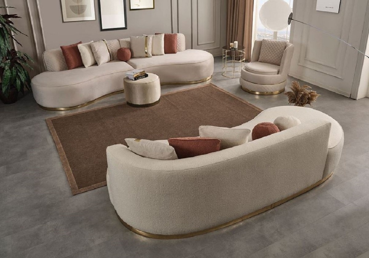 Casa Padrino Luxus Wohnzimmer Set Creme / Gold - 2 Luxus Sofas & 1 Luxus Drehsessel & 1 Luxus Hocker - Wohnzimmer Möbel - Luxus Möbel - Luxus Einrichtung - Wohnzimmer Einrichtung