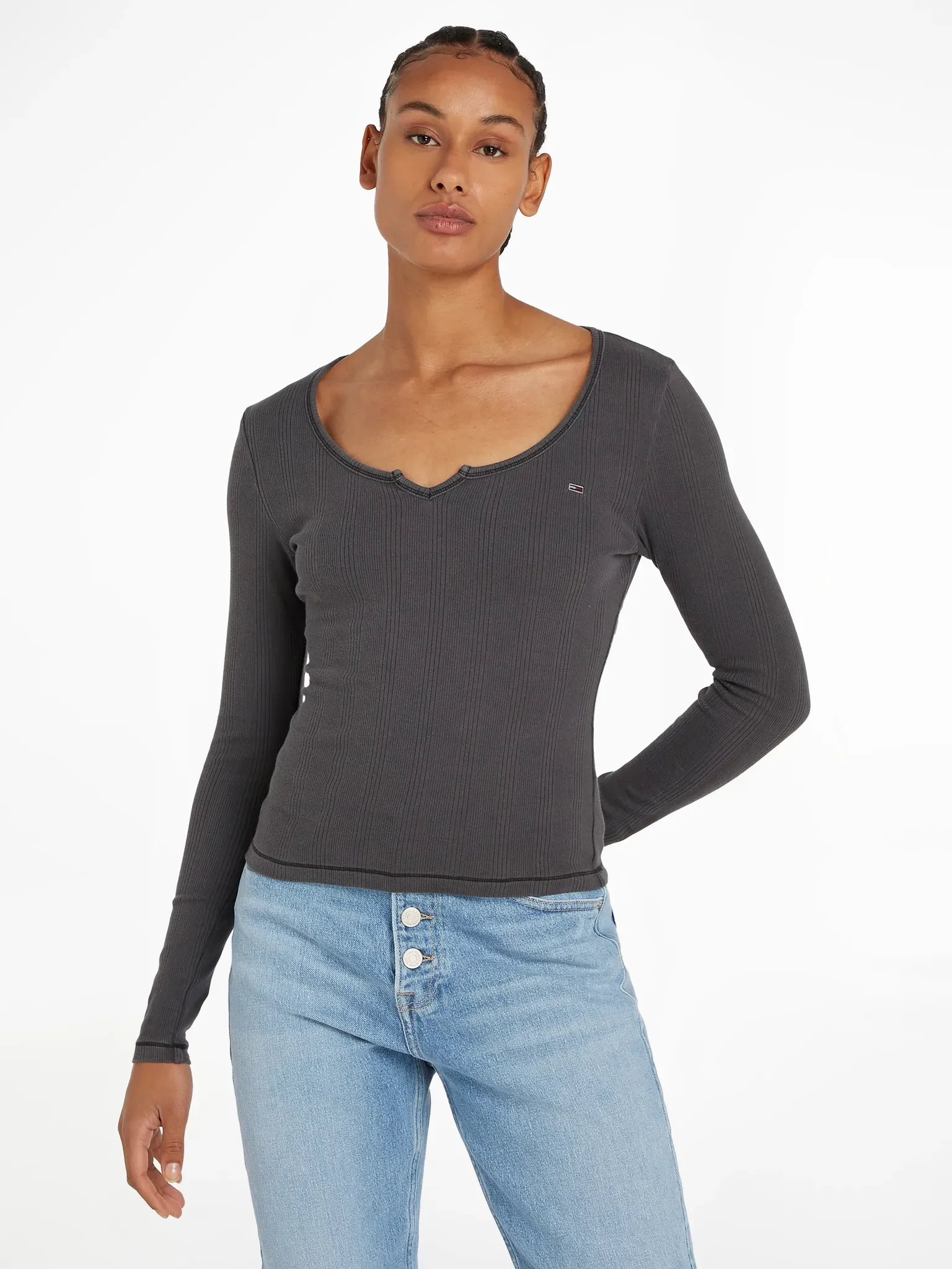 Langarmshirt TOMMY JEANS "TJW SLIM NECKLINE DETAIL GMD LS" Gr. S (36), schwarz (black) Damen Shirts Jersey mit Detail an am Ausschnitt