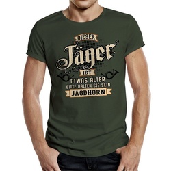 Rahmenlos T-Shirt als Geschenk "Jäger ist etwas älter, bitte halten Sie sein Jagdhorn" grün S