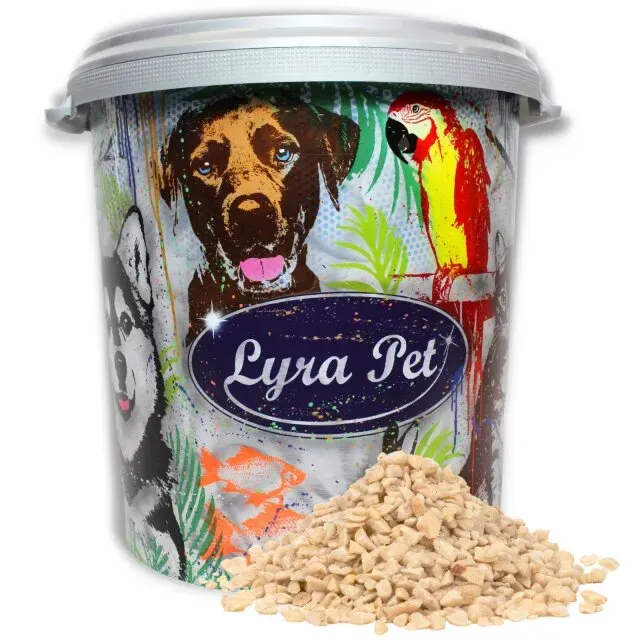 10 kg Lyra Pet® Erdnusskerne weiß gehackt in 30 L Tonne