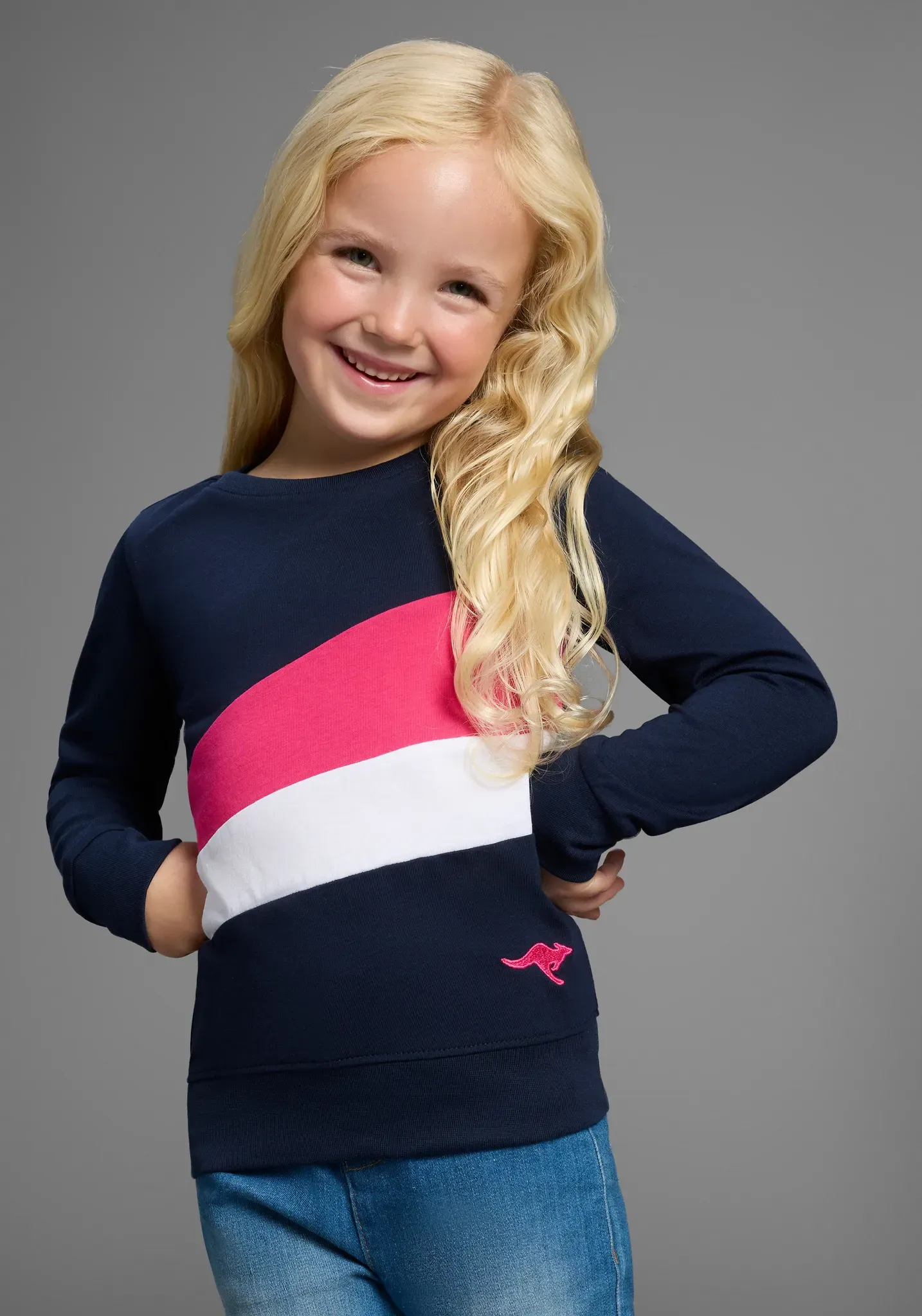 Langarmshirt KANGAROOS "mit Einsätzen für kleine Mädchen", Mädchen, Gr. 116/122, blau (marine), Single Jersey, Obermaterial: 100% Baumwolle. Einsatz: 100% Baumwolle, bestickt, unifarben mit Farbeinsätzen, Basic hüftlang, Rundhals, Rippbündchen, Shirts Langarmshirt, Shirt mit modischen Einsätzen und Logo-Stickerei