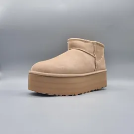 UGG Australia UGG Classic Ultra Mini Plateau-Stiefeletten aus Leder beige 37