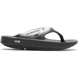 and wander x OOFOS ahh Recovery sandal - Schwarz - 10