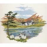 Bothy Threads Kreuzstich-Set Landschaft - Seeufer Bauernhof, 20x17cm, DWCON08, Zählmuster