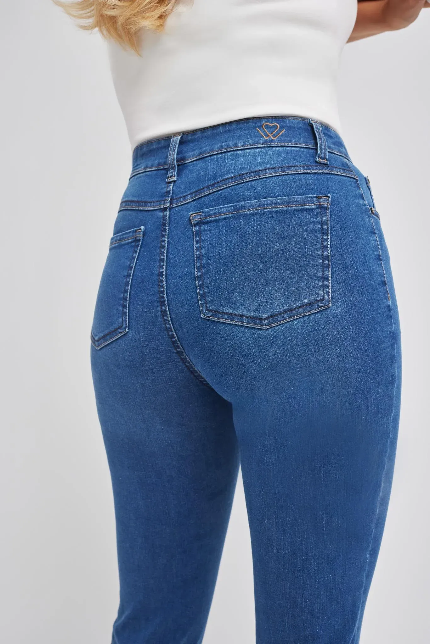 Bootcut-Jeans WONDERJEANS, Damen, Gr. 42, Länge 32, blau (super stone blau), Denim/Jeans, Obermaterial: 87% Baumwolle, 9% Polyester, 4% Elasthan, figurbetont lang, Jeans, Figurbetonte Form mit leicht ausgestelltem Bein