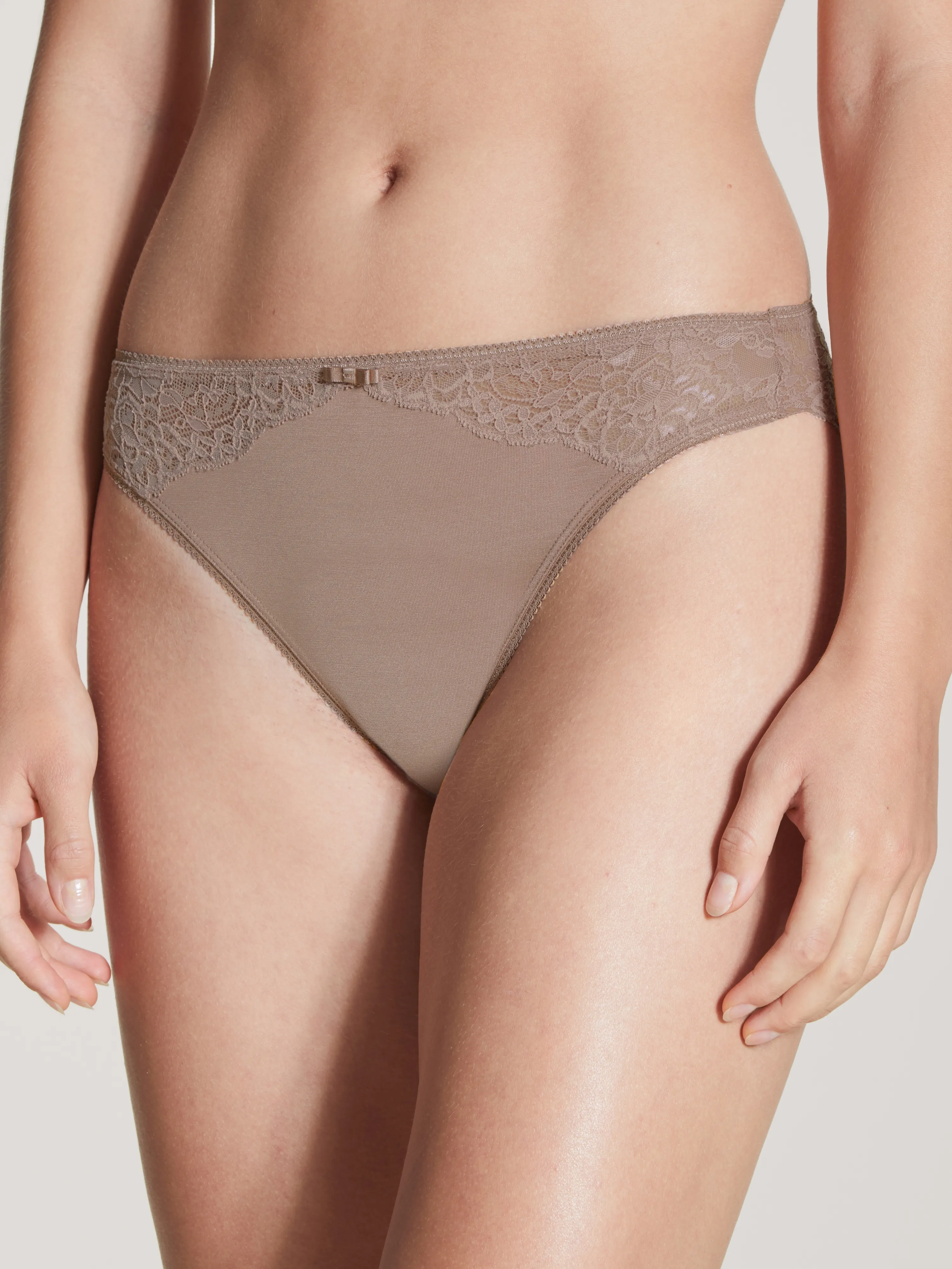 CALIDA Slip »Sensual Secrets«, Rückseite aus transparenter Spitze CALIDA almondine L (48/50)