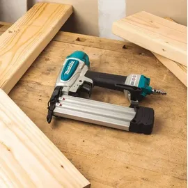 Makita Druckluftnagler AF506
