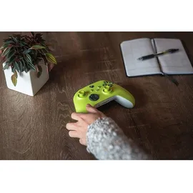 Microsoft Xbox Wireless Controller electric volt