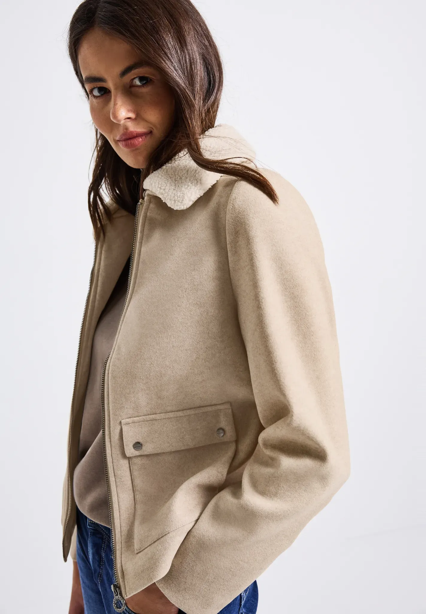 Kurzjacke STREET ONE, Damen, Gr. 40, soft sand meliert, Web, Obermaterial: 90% Polyester, 10% Viskose. Futter: 100% Polyester, bequem hüftlang, ohne Bündchen, Jacken Kurzjacke, Abnehmbarer Kragenbesatz