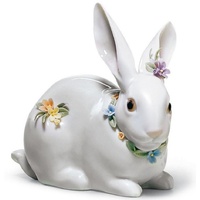 Casa Padrino Luxus Porzellanfigur Hase mit Blumen Weiß /