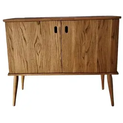 Ócrea Anrichte aus Eiche mit 2 Türen. Die Wahl des Eichenholzes war schon immer die richtige Entscheidung!