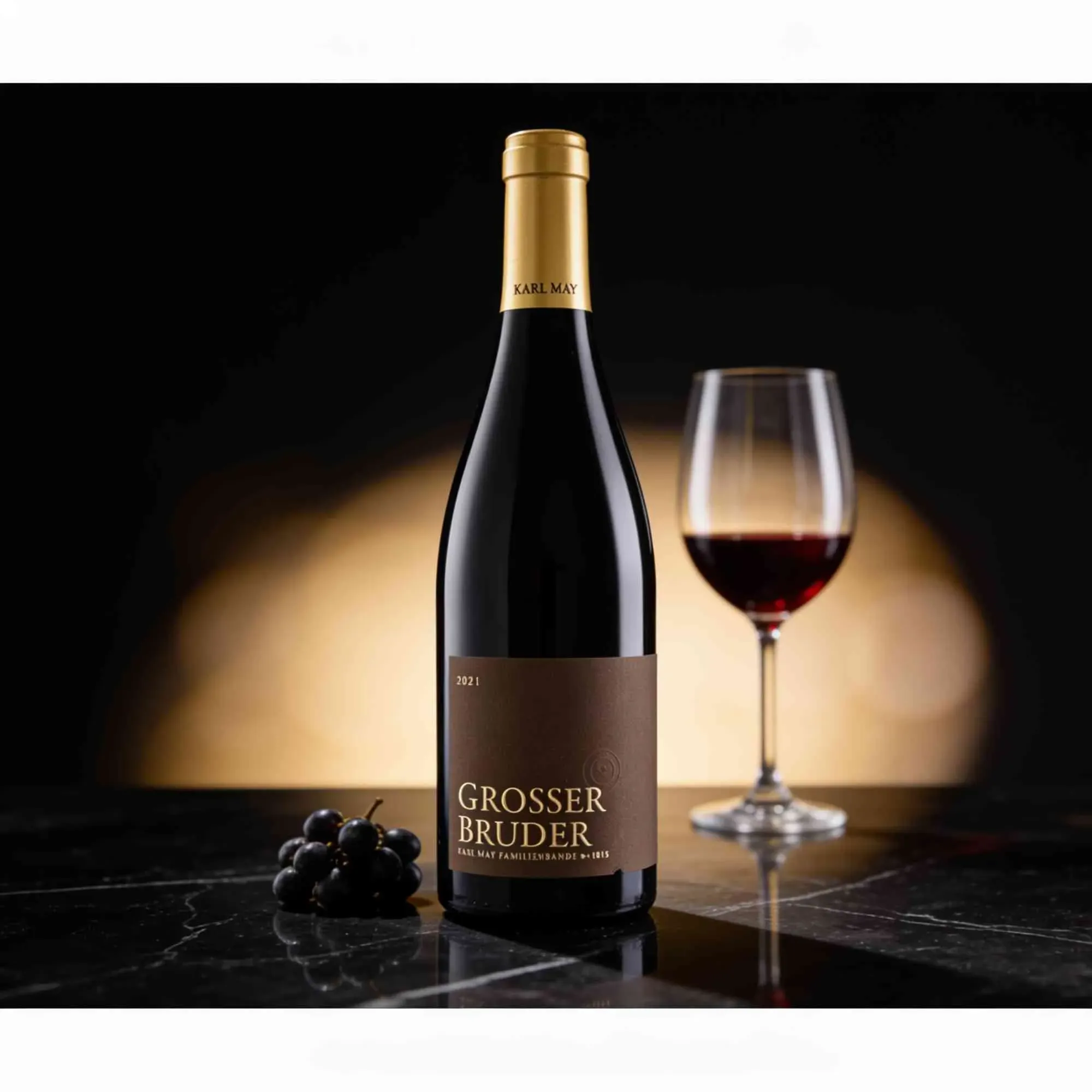 Karl May 2021 Karl May Grosser Bruder Rotweincuvée trocken 2021 Cabernet Franc,Cabernet Sauvignon,Merlot Deutschland