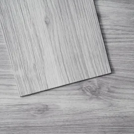 Vevor Selbstklebende Vinyl-Bodenfliesen, 91,4 x 15,2 cm, 20 Stk., 0,62 mm dick, abziehen und aufkleben, hellgraue Holzmaserung, DIY-Bodenbelag für Küche, Esszimmer, Schlafzimmer und Badezimmer