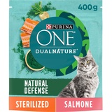 PURINA ONE DUALNATURE Trockenfutter für Katzen, sterilisiert, reich an Lachs und mit natürlicher Spirulina, 8 Beutel à 400 g