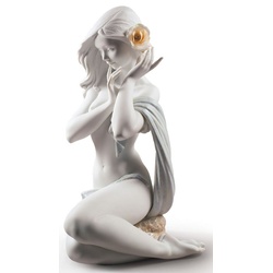 Casa Padrino Luxus Porzellan Skulptur Frau im Mondschein Mattweiß 25 x H. 48 cm - Handgefertigte Luxus Deko Figur - Limitierte Ausgabe