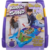 Kinetic Sand Super Sandbox - mit 4,5 kg original magischem kinetischem Sand aus Schweden und viel Zubehör für kreatives Indoor-Sandspiel, für Kinder ab 3 Jahren