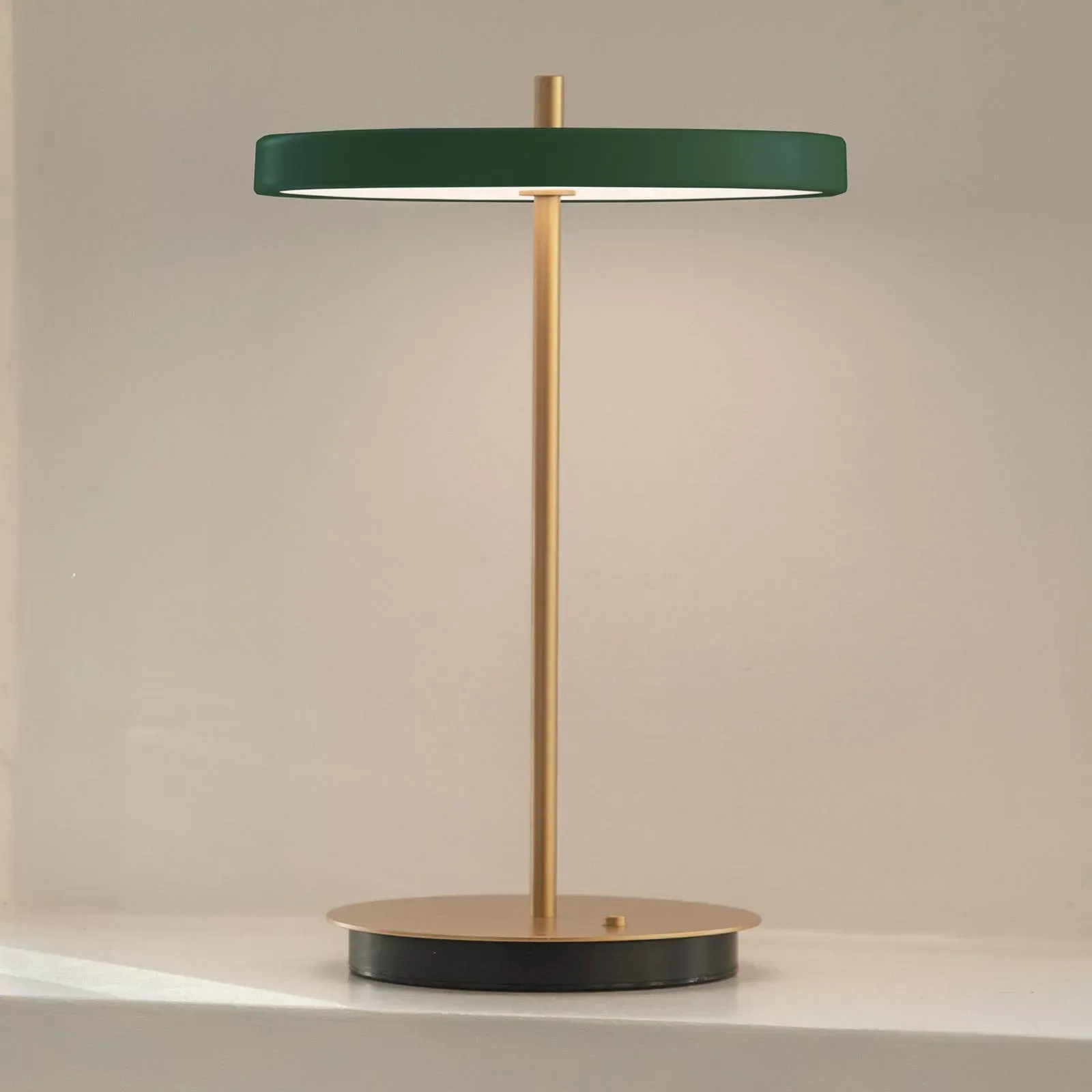 UMAGE LED Tischlampe Asteria Move, dimmbar, messing / gold, für Wohn- / Esszimmer, Metall, Design, LED Tischlampe - 20 cm - 20 cm - 30.6 cm