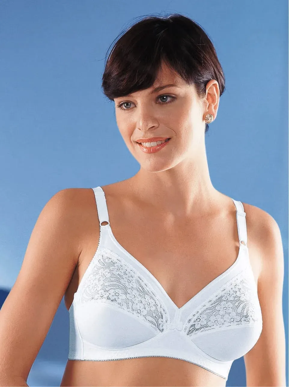Bügelloser BH TRIUMPH, Damen, Gr. 100, Cup D, weiß, 33% Polyamid, 31% Baumwolle, 26% Polyester, 10% Elasthan, BHs BH Spitzenwäsche Spitzen-BH Bügelloser-BH