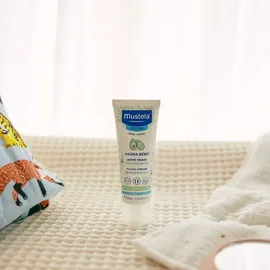 Mustela Hydra Bebe Gesichtscreme – tägliche Baby-Feuchtigkeitspflege mit Avocado, Jojobaöl und Sheabutter – 40 ml