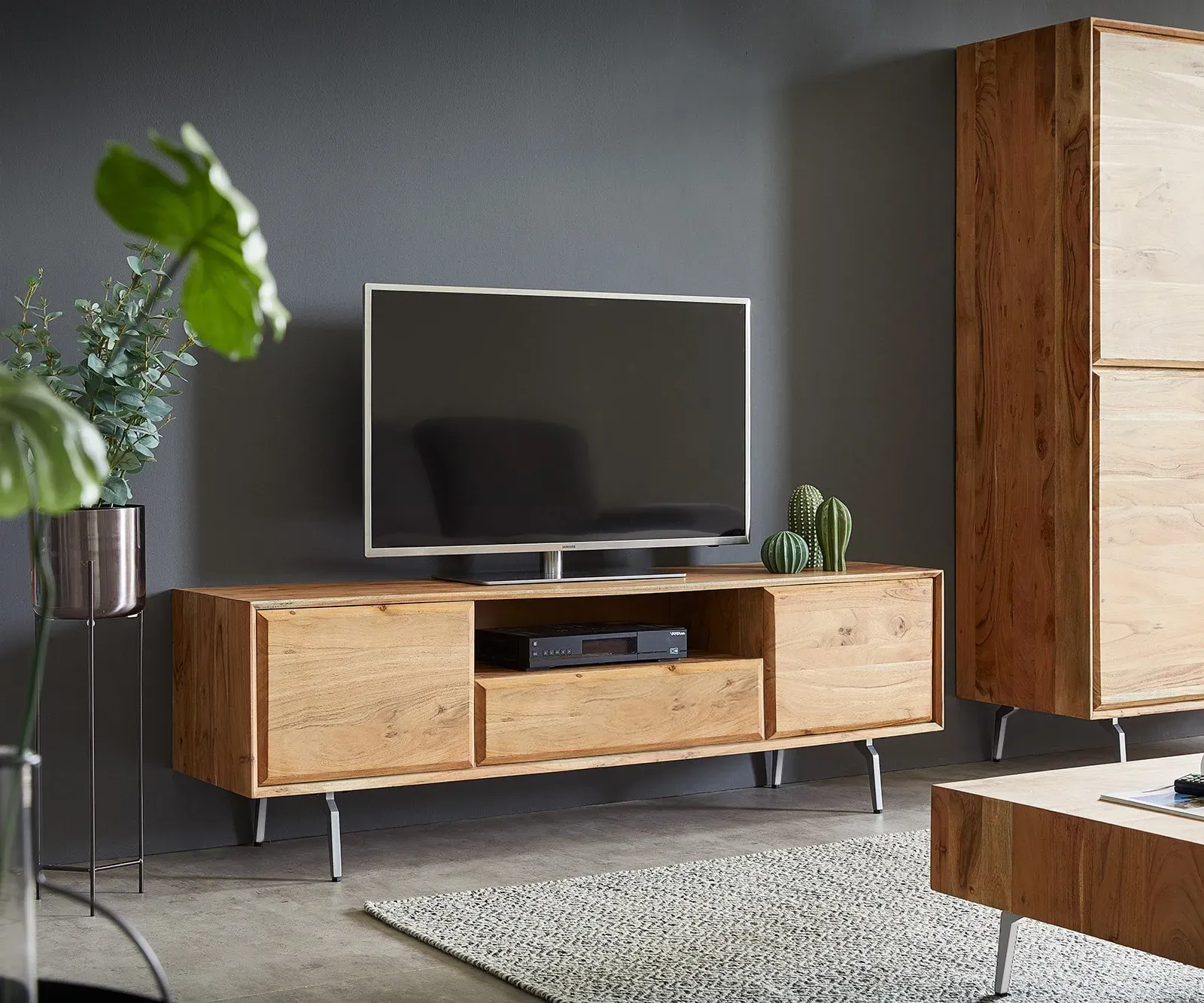 DELIFE Meuble-TV Shari 160 cm acacia naturel 2 portes 1 tiroir 1 compartiment pied équerre inoxydable, Meubles-TV