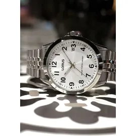 Lorus RS975CX9 Herrenarmbanduhr Design Highlight