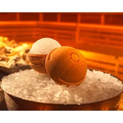Eisaufguss-Kugel aus Eschenholz