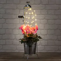 Spetebo LED Solar Deko Wasserhahn mit Blumentopf - 60 cm - Garten Beleuchtung mit 30 in warmweiß auf Ständer Topf ca. 17,5 x 17