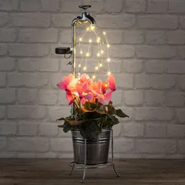 Spetebo LED Solar Deko Wasserhahn mit Blumentopf - 60 cm - Garten Beleuchtung mit 30 in warmweiß auf Ständer Topf ca. 17,5 x 17