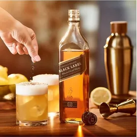 Johnnie Walker 12 Years Old Black Label Blended Scotch 40% vol 0,7 l Geschenkbox