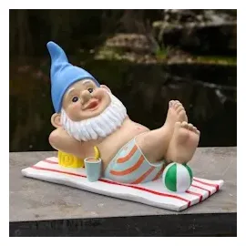 MARELIDA Gartenzwerg BERT im Urlaub liegend Gartenfigur H: 17,5cm Deko