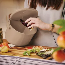 Skaza Exceeding Expectations Behälter für Küchenabfälle, formschöner Komposteimer, cappuccino