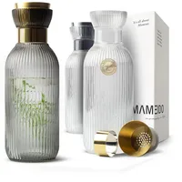 MAMEIDO Wasserkaraffe 1,5 l, Glaskaraffe mit Ausgießer & Sieb, mundgeblasene Karaffe Glas, Wasserkrug mit edler Optik für besondere Anlässe, Karaffen zum Verschenken (Smoke Gold)