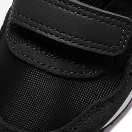 Nike MD Valiant (Tdv) Sneaker, Black/White, 22