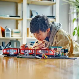 LEGO City Straßenbahn mit Haltestelle