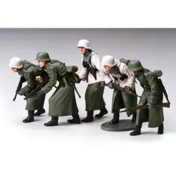 1:35 WWII Fig-Set Dt. Infant. Winter (5)