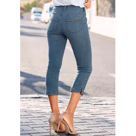 LASCANA Caprijeans mit kleinem Beinschlitz mit verzierten Taschen, elastische 7/8-Jeans aus Baumwolle, Sommerhose blau 42