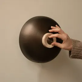 audo copenhagen Reverse LED-Wandleuchte, bronze, Ø 24 cm, Ø Wohnzimmer