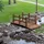 Costway Holzbrücke Gartenbrücke Teichbrücke Zierbrücke mit Geländer 150 x 67 x 55 cm Braun