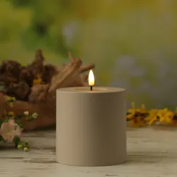 LED Stumpenkerze MIA - Kunststoff - realistische 3D Flamme - H: 10cm - D: 10cm -...