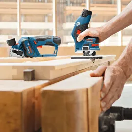 Bosch GKF 12V-8 12 V / 2x 2,0 Ah Akku + Ladegerät inkl. 2x Fräser in L-Boxx