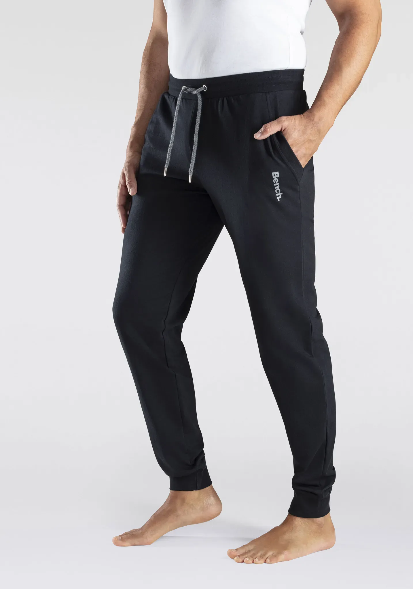 Sweathose BENCH. LOUNGEWEAR, Herren, Gr. 44/46 (S), N-Gr, schwarz, Sweatware, Obermaterial: 60% Baumwolle, 40% Polyester, unifarben, Basic, relaxed fit lang, Hosen Sweathose, Jogginghose mit Kordel, aus Baumwoll-Mix