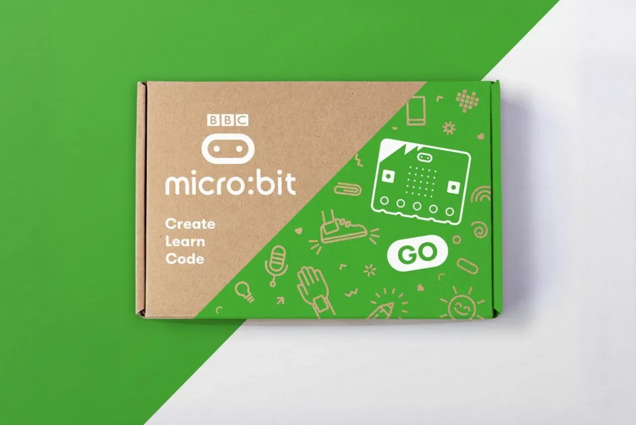 BBC micro:bit V2.21 Go Bundle