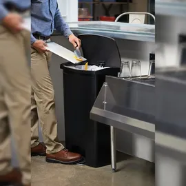 Rubbermaid Slim Jim Kunststoff Pedal vorne 68 l black